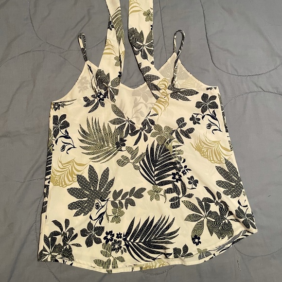 💐 3/ $15 Floral/ Leaves Top with Tie Back - Picture 6 of 9